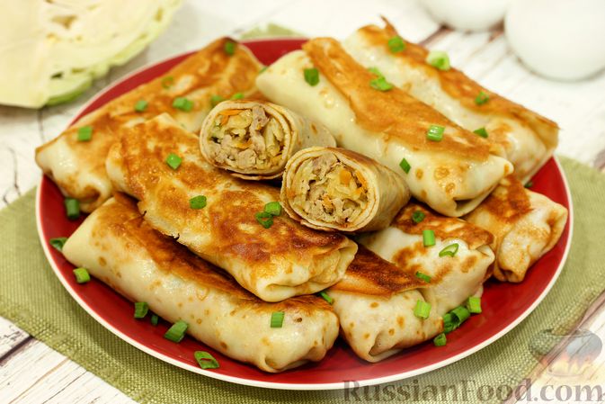 Блинчики со свининой и тушенной капустой