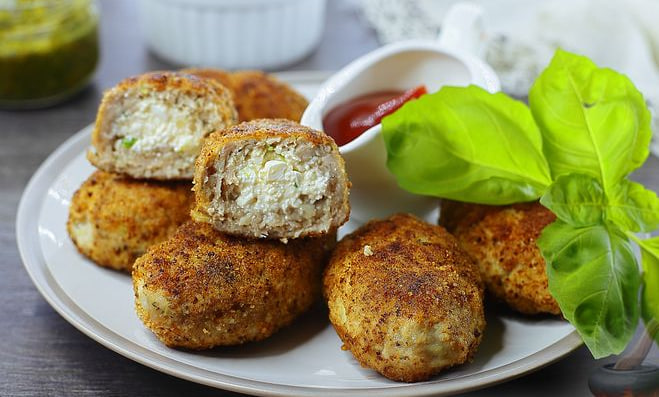 Свиные зразы с сыром,  творогом и зеленью